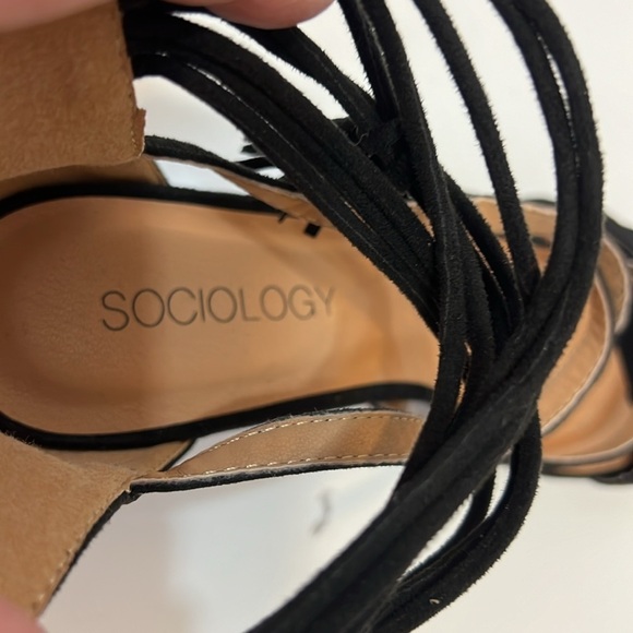 Sociology Strappy sandals.  Black. Size 9 1/2.Block Heel - Picture 6 of 8